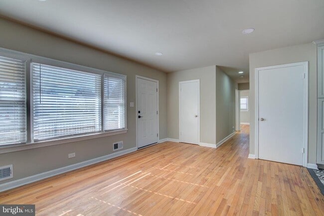 Building Photo - 106 North St NE