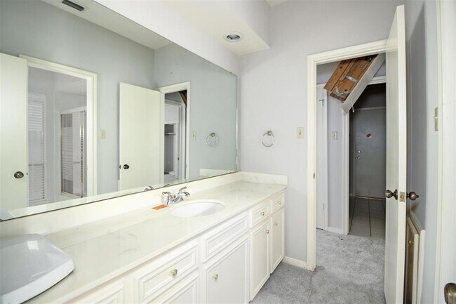 Building Photo - 3323 Village Falls Ct