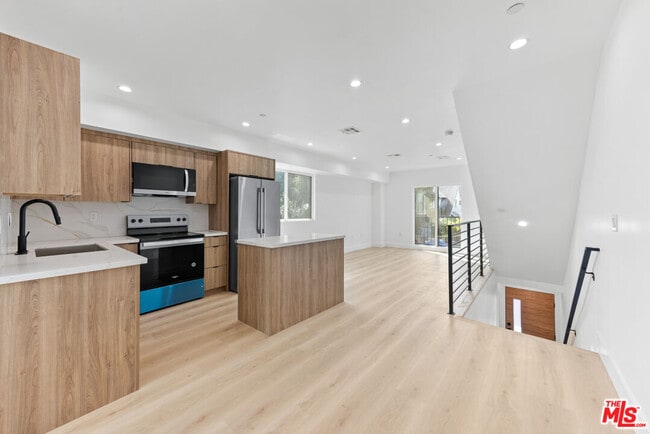 Building Photo - 3207 W 18th St