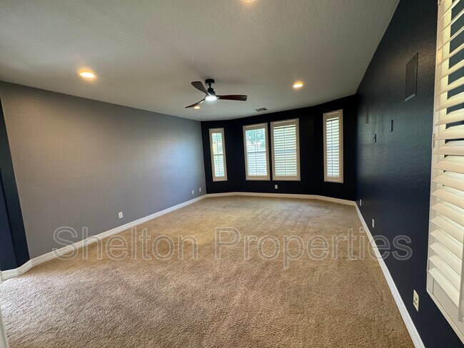 Building Photo - 20933 W Cora Vista