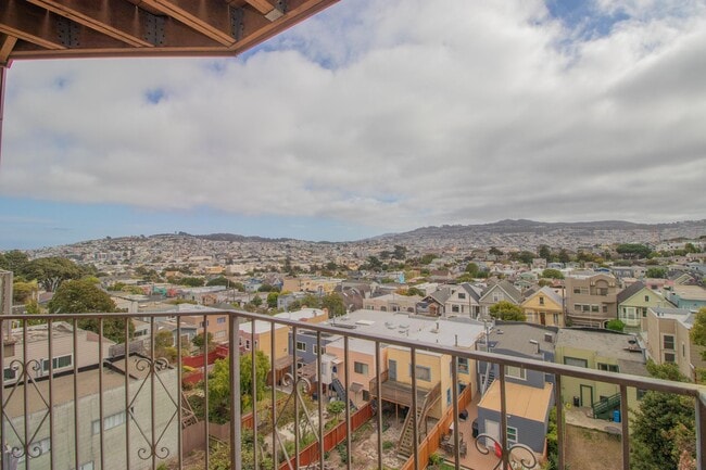 Building Photo - Spacious 3 Bed/2 Bath Flat with Stunning City Views | AMSI | Alexandr Metlinski