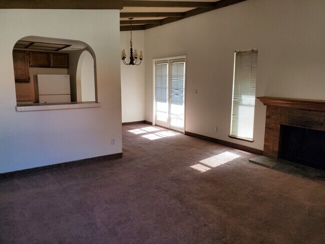 Building Photo - 6125 W Oakey Blvd