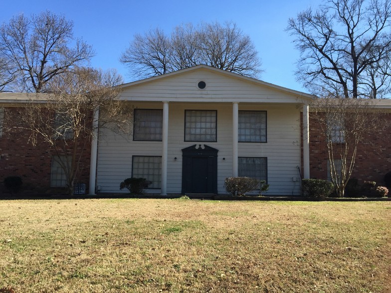 Auburn Oaks - Colonial Village Apartments