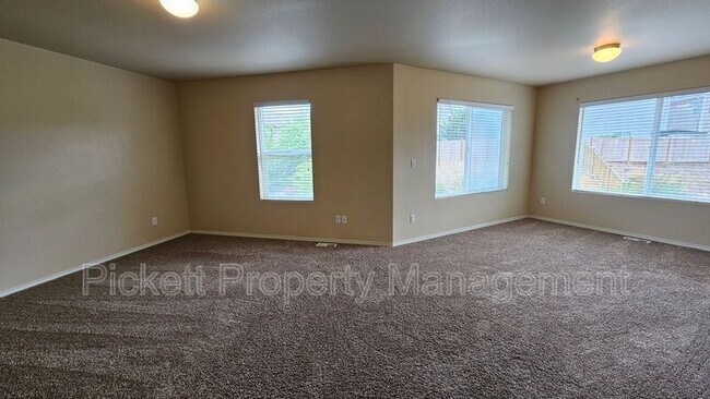 Building Photo - 2369 SW Siskin Cir