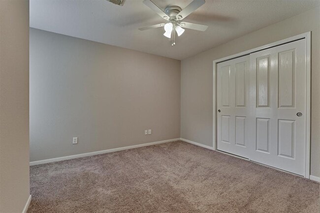 Building Photo - 83 Woodlily Pl