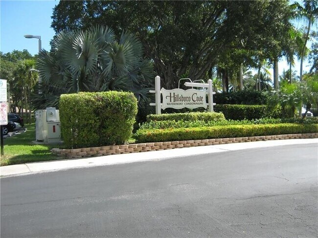 Building Photo - 1537 E Hillsboro Blvd