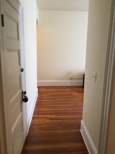 Building Photo - 1463 Beacon St