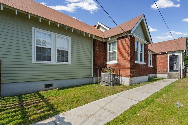 Building Photo - 864 N Belvedere Blvd