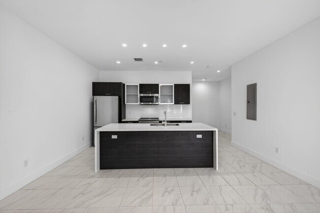 Building Photo - 1044 NE 18th Ave