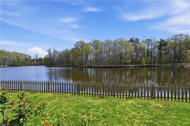 Building Photo - 1721 Chestwood Dr