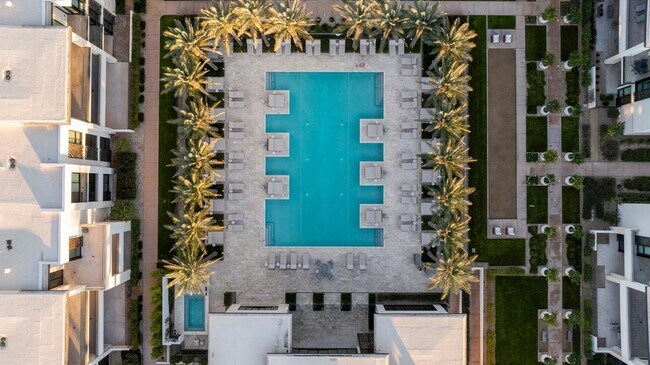 Building Photo - 6587 N Palmeraie Blvd