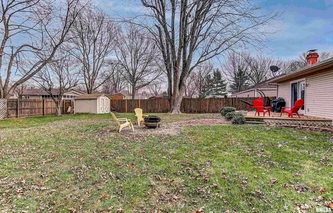 Building Photo - ROCHESTER 3 bedroom 2 bath AVAILABLE NOW!