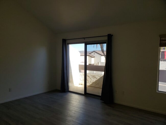 Building Photo - Fabulous Fletcher Hills remodeled townhome.