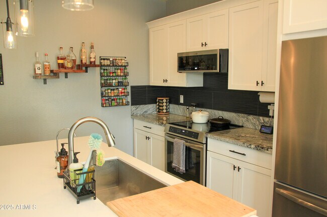 Building Photo - 1100 S 176th Ave
