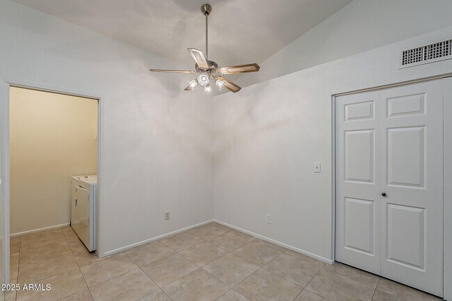 Building Photo - 5136 E Evergreen St