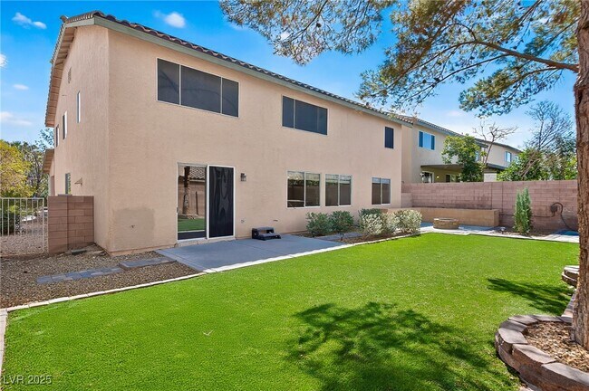 Building Photo - 1007 Paradise View St
