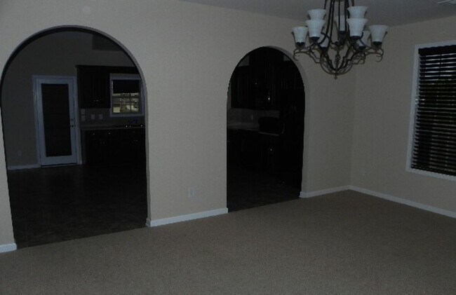 Building Photo - 4 Bedroom - Near Ft Moore