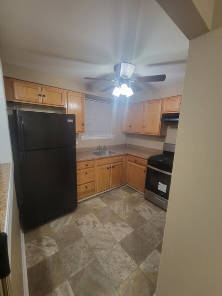 Building Photo - 9448 Lansford St