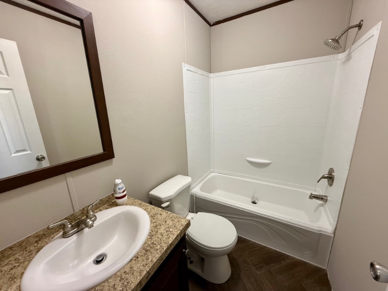 Building Photo - 172 Bently Dr