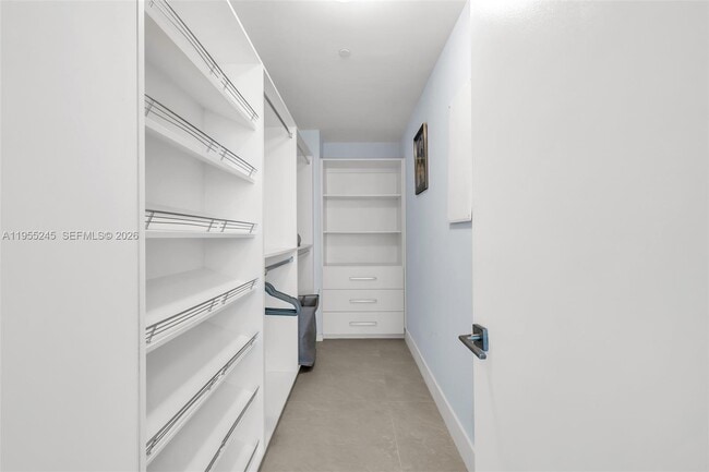 Building Photo - 650 NE 32nd St