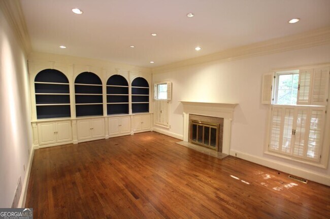 Building Photo - 55 Ivy Chase NE
