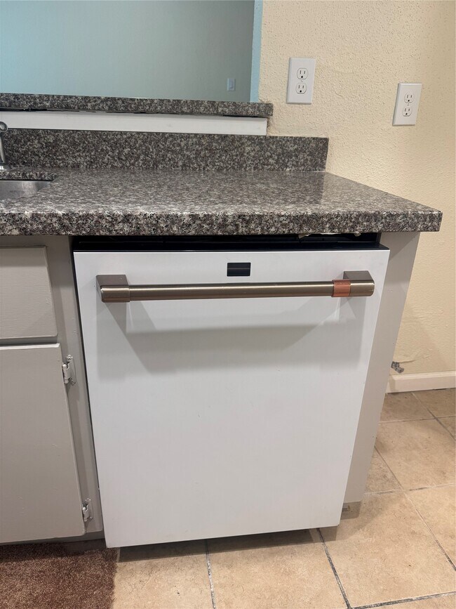 Building Photo - 5650 Birchmont Dr