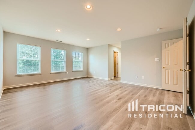 Building Photo - 611 China Clipper Cir