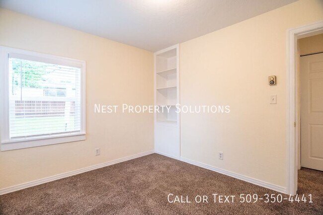 Building Photo - 3004 W Lakeside Dr