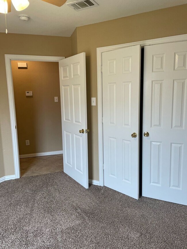 Building Photo - 991 Sierra Vista Ct