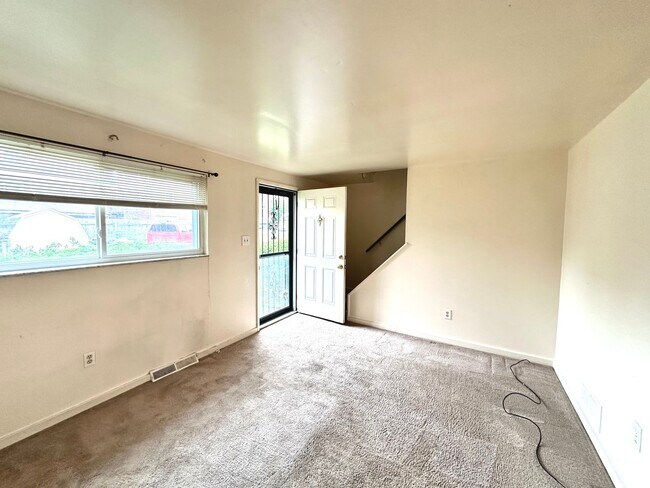 Building Photo - Well-Maintained 2 Bed, 1 Bath Townhome in Munhall - Central AC & Heat, Integral Garage - Availabl...