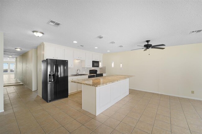 Building Photo - 8416 Seawall Blvd
