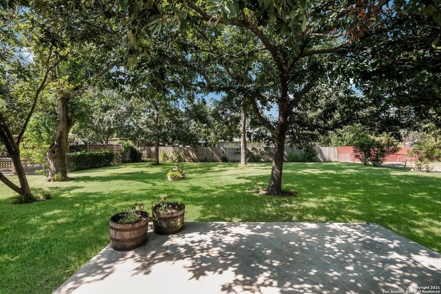 Building Photo - 255 Millwood Ln