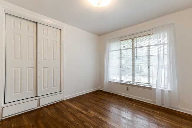 Building Photo - 354 Brettonwood Dr