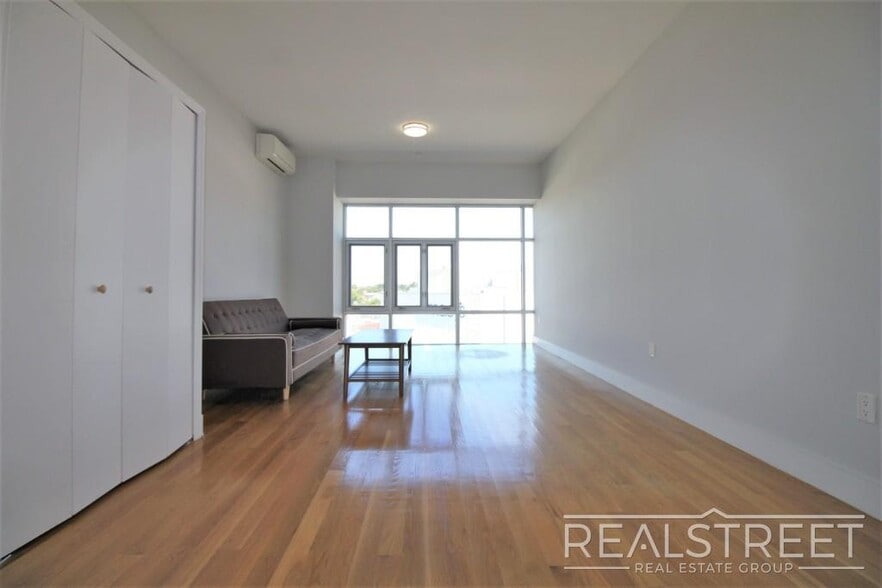 Primary Photo - LUXURY LOFT in Queens!