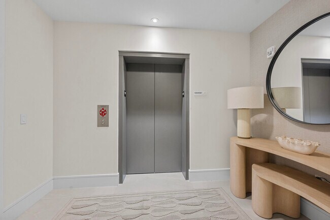 Building Photo - 220 Lake Shore Dr