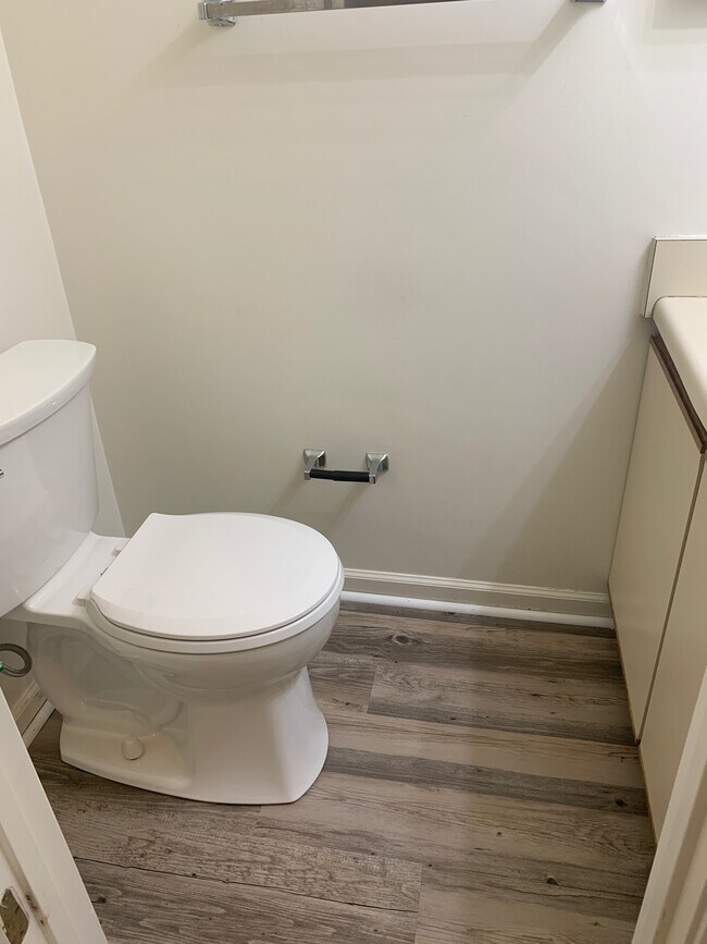 Main Floor Half Bath - 2410 Ridge Rd