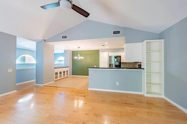 Building Photo - 6616 Mesa Hollow Dr