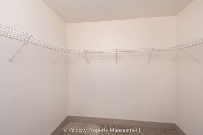 Building Photo - Beautiful Home in SW Bend - 1 dog considered!
