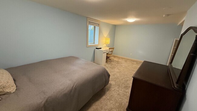 Building Photo - Beautiful Fully Furnished Home in Close-In...