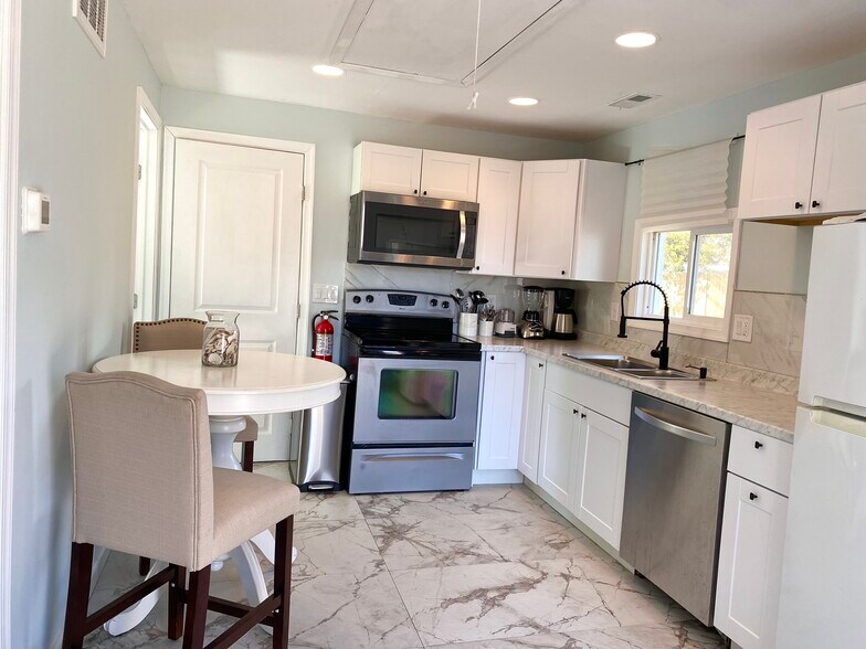 Building Photo - 749 1st St