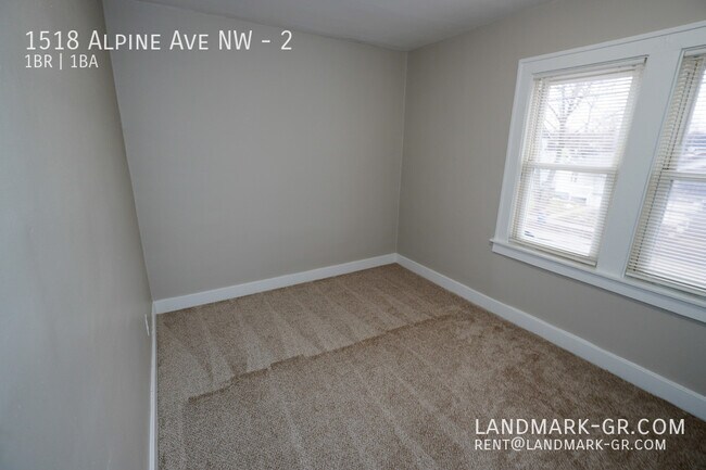 Building Photo - Updated 1 Bed/1Bath – First Month Only $550!