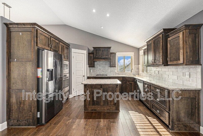 Building Photo - 6388 NW Sioux Dr