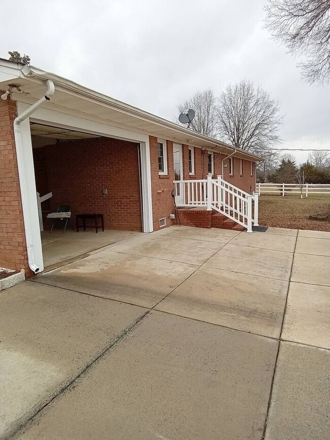 Building Photo - All Brick Ranch Home In Indian Trail!