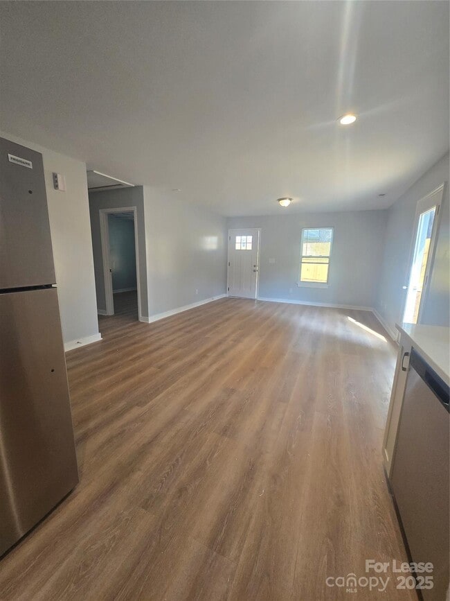 Building Photo - 3100 Dawnshire Ave