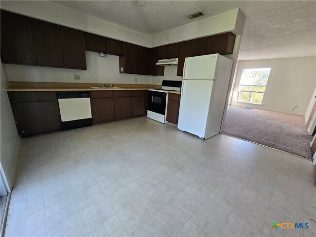 Building Photo - 209 Oak Trail Dr