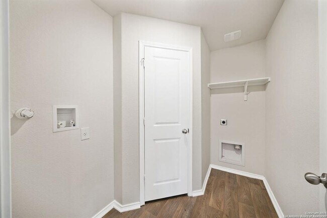 Building Photo - 6536 Dynamic Sound