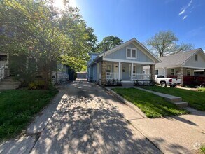 Building Photo - 3 bedroom 2 bath with bonus Office space