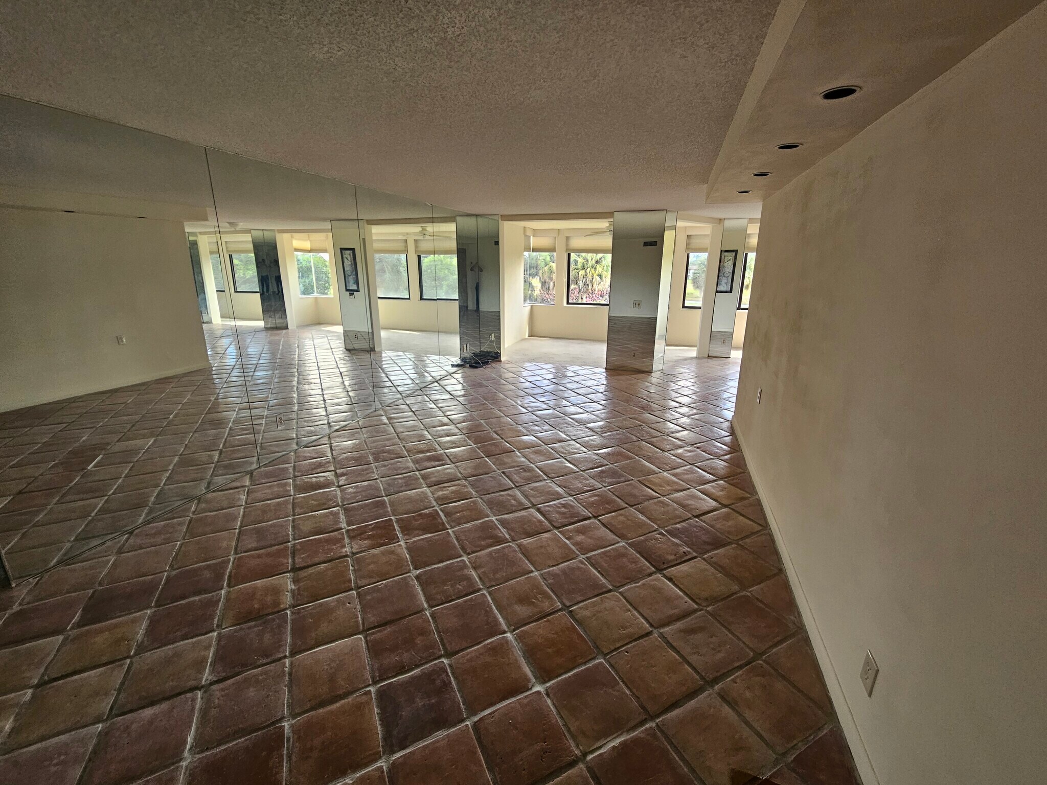 Building Photo - 4770 Fountains Dr S
