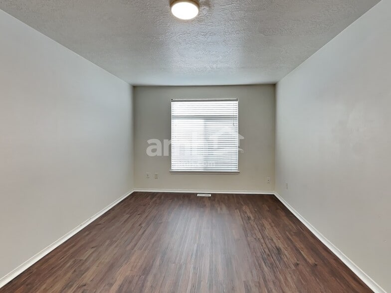 Building Photo - 13350 W Rochester St
