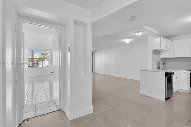 Building Photo - 1398 NE 191st St